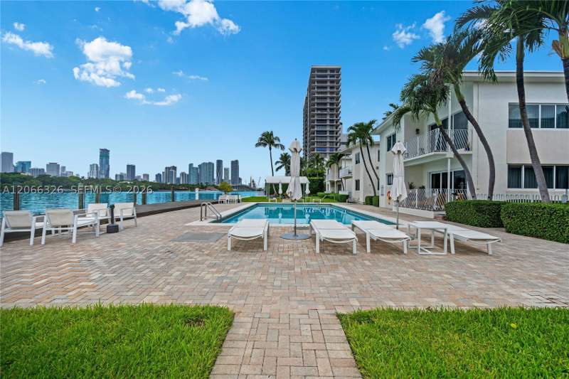 1 bedroom StockCooperative at 1120 Venetian Way 1C, Sandpiper Villas Co-Op, Miami — photo 2