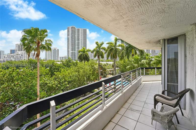 2 bedroom Condominium at 3400 NE 192nd St 412, Mystic Pointe Tower 600 C, Aventura — photo 2