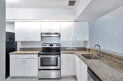 18830 NW 57th Ave 304, Hialeah FL - photo 12 of 24