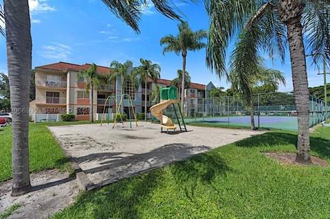 18830 NW 57th Ave 304, Hialeah FL - photo 21 of 24