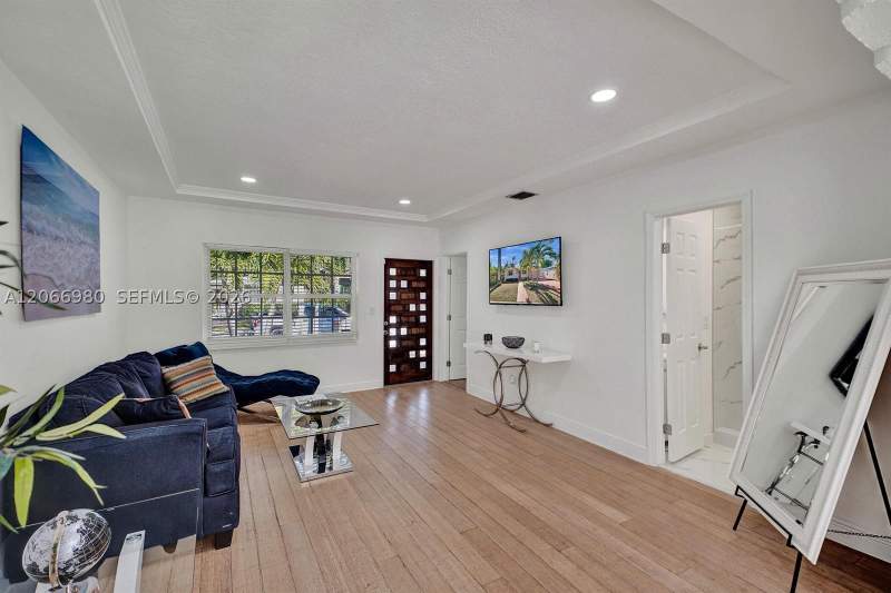 3 bedroom SingleFamilyResidence at 130 NE 49th St, Bellaire Sub, Miami — photo 3