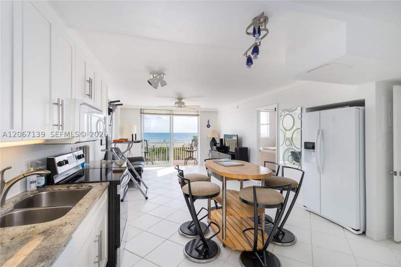 2 bedroom Condominium at 401 Ocean Dr 316, The Presidential Condo, Miami Beach — photo 4