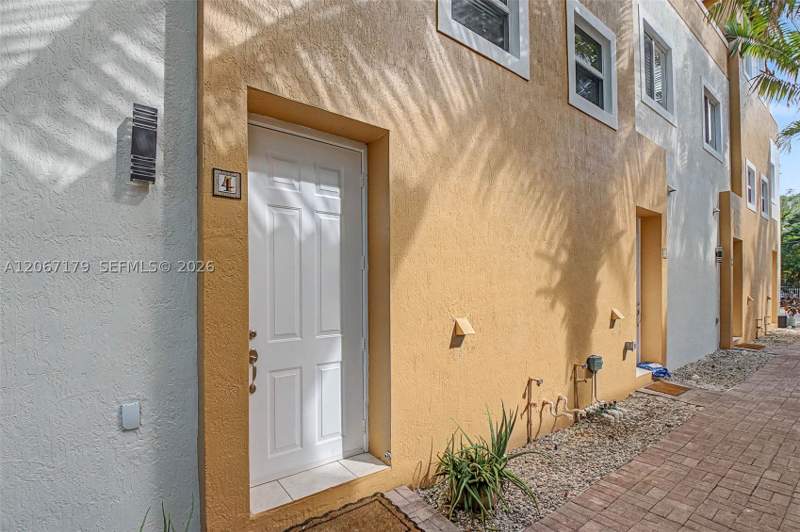2 bedroom Condominium at 2945 Coconut Ave 4, Coconut Developers Condo, Miami — photo 2