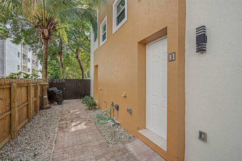 2 bedroom Condominium at 2945 Coconut Ave 3, Coconut Developers Condo, Miami — photo 3