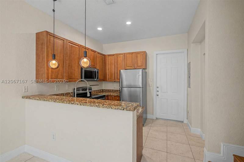 2 bedroom Condominium at 2945 Coconut Ave 3, Coconut Developers Condo, Miami — photo 5