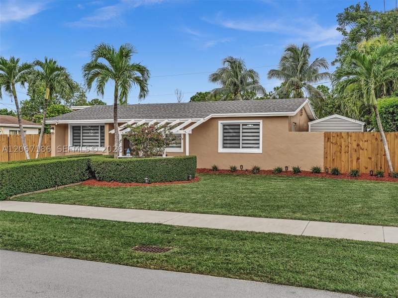 3 bedroom SingleFamilyResidence at 11911 SW 168th Ter, So Miami Heights Manor, Miami — photo 2