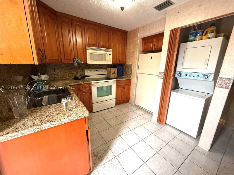 3 bedroom Condominium at 199 SW 12th Ave 301C, Presidential Corners Cond, Miami — photo 2