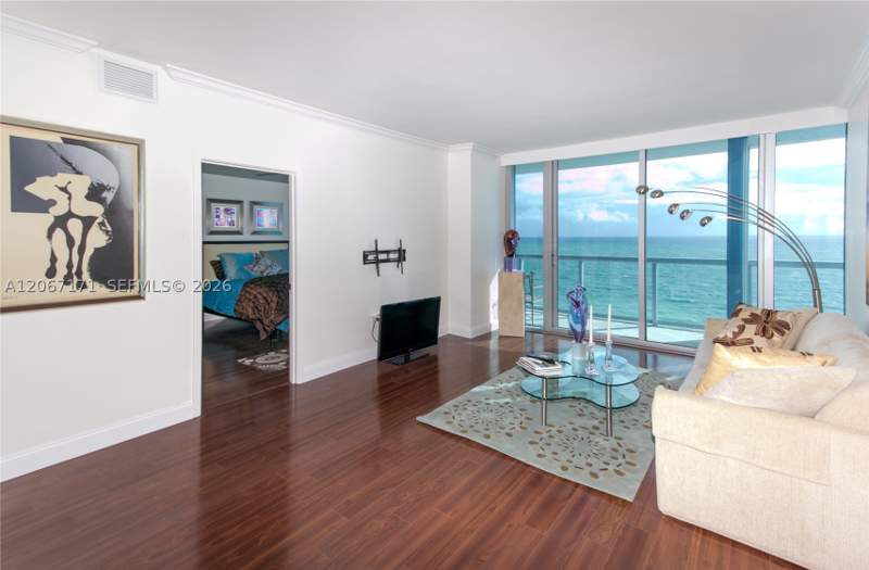 1 bedroom Condominium at 6799 Collins Ave 1103, South Carillon Beach, Miami Beach — photo 2