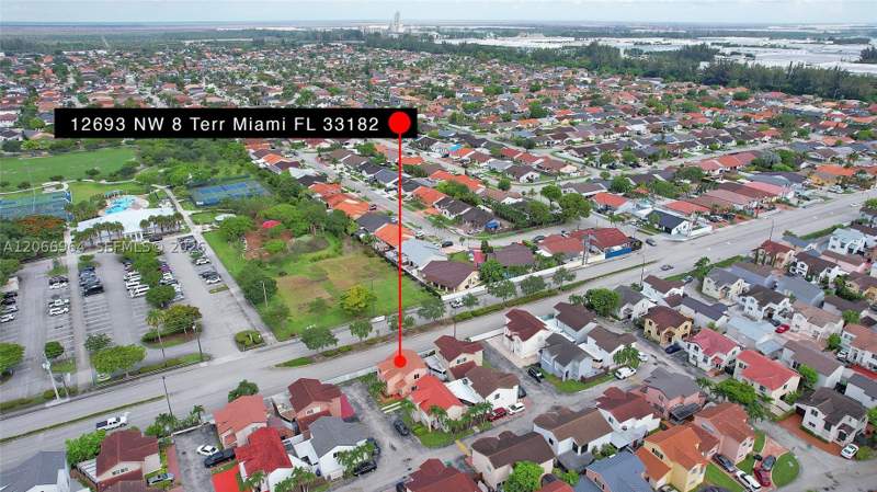 4 bedroom SingleFamilyResidence at 12693 NW 8th Ter, Lake Pointe Sec 4, Miami — photo 3