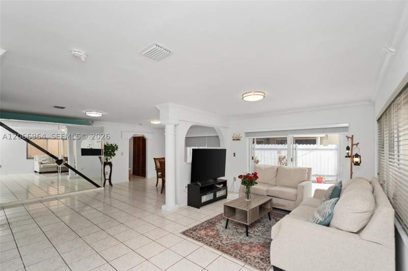 4 bedroom SingleFamilyResidence at 12693 NW 8th Ter, Lake Pointe Sec 4, Miami — photo 5