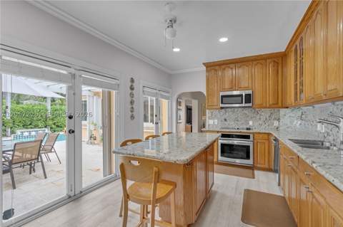 6605 Maynada St, Coral Gables FL - photo 18 of 43