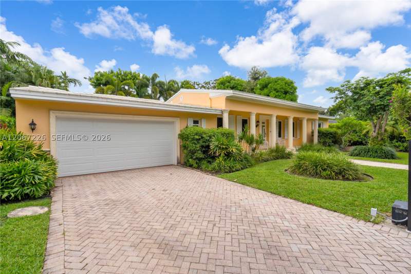 4 bedroom SingleFamilyResidence at 6605 Maynada St, Coral Gables Riviera Sec, Coral Gables — photo 4