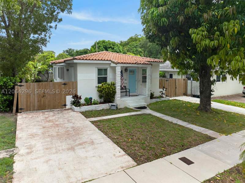 2 bedroom SingleFamilyResidence at 3780 SW 27th Ter, Douglas Manor, Miami — photo 3