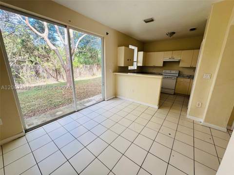 1601 SE 24th Ct 221, Homestead FL - photo 7 of 13