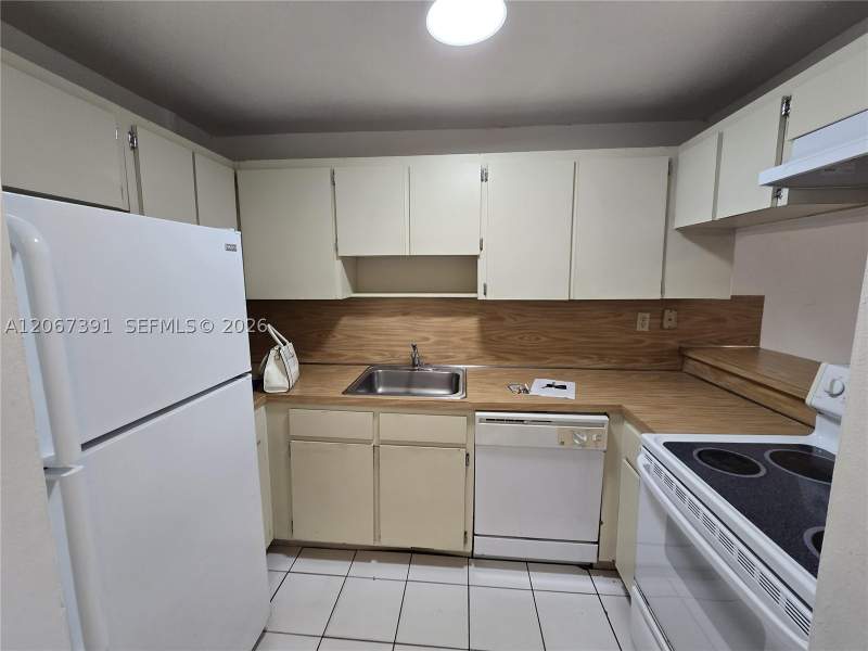 2 bedroom Condominium at 13309 SW 59th Ter, Miller Dreams Sec 2, Miami — photo 2