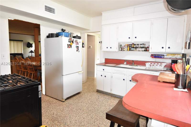 3 bedroom SingleFamilyResidence at 7050 SW 82nd Ct, Sunkist Estates, Miami — photo 4