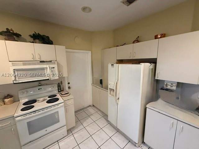 3 bedroom SingleFamilyResidence at 13654 SW 124th Ave Rd, Caribe At Bonita Lakes, Miami — photo 4