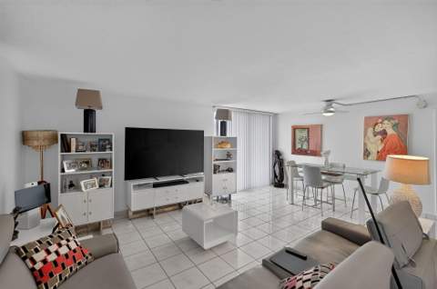 1045 10th Street 301, Miami Beach FL - photo 18 of 44