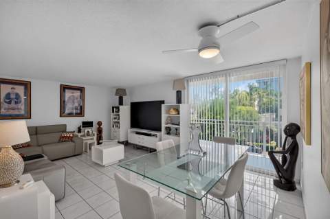 1045 10th Street 301, Miami Beach FL - photo 19 of 44