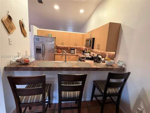 6641 NW 174th Ter, Hialeah FL - photo 10 of 32