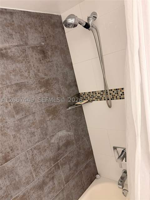 6641 NW 174th Ter, Hialeah FL - photo 17 of 32