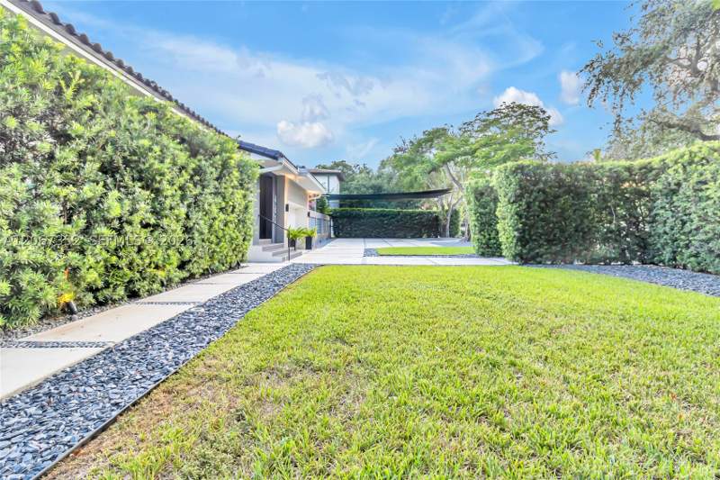 4 bedroom SingleFamilyResidence at 460 NE 50th Ter, Bayshore Plaza Unit 5, Miami — photo 2
