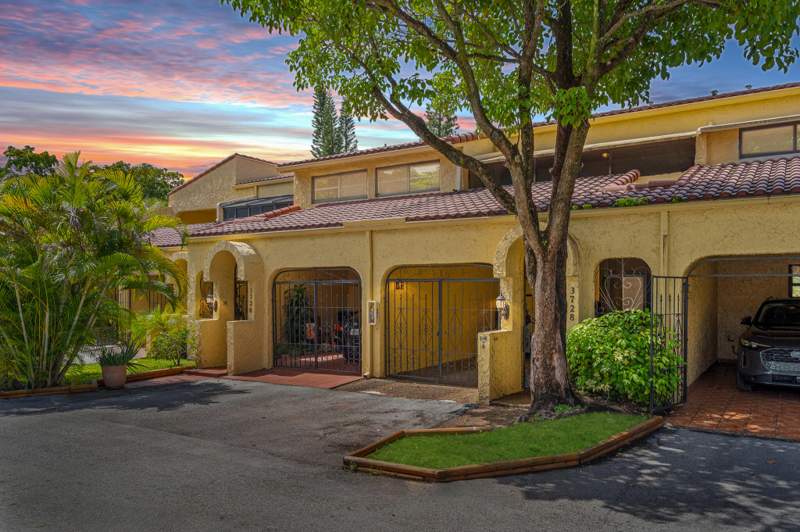 2 bedroom Townhouse at 3728 Estepona Avenue 15-D-2, Costa Del Sol Condo No 3, Doral — photo 2