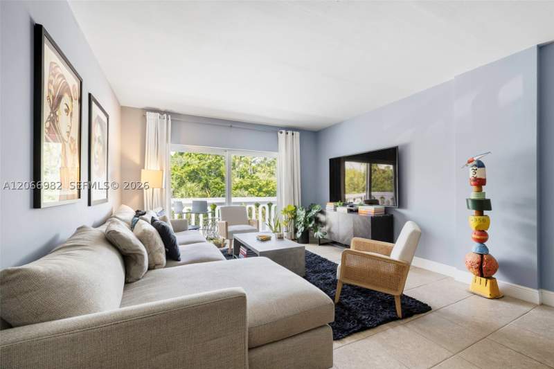 1 bedroom Condominium at 100 Edgewater Dr 309, Waters Edge Of Coral Gabl, Coral Gables — photo 3