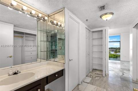 20505 E Country Club Dr 533, Aventura FL - photo 12 of 24