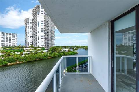 20505 E Country Club Dr 533, Aventura FL - photo 20 of 24