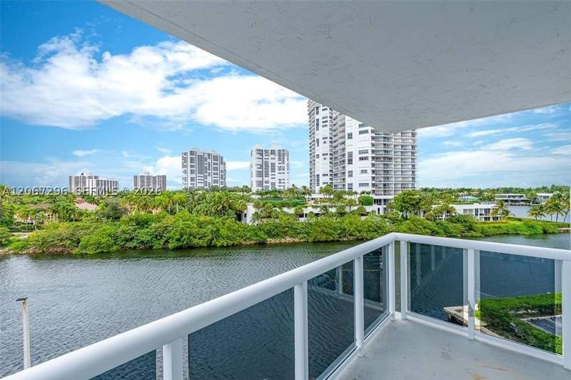 2 bedroom Condominium at 20505 E Country Club Dr 533, Waterview Condo, Aventura — photo 4