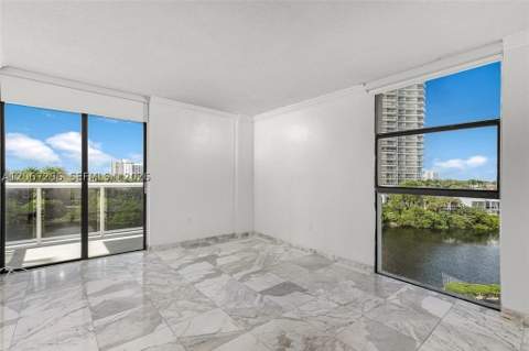 20505 E Country Club Dr 533, Aventura FL - photo 8 of 24