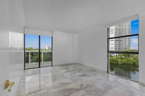 20505 E Country Club Dr 533, Aventura FL - photo 9 of 24