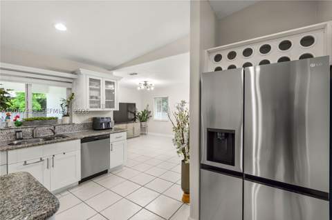 9840 NW 28th Ter, Doral FL - photo 19 of 39