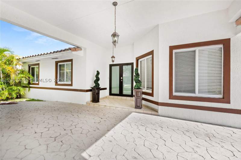 4 bedroom SingleFamilyResidence at 9840 NW 28th Ter, Vanderbilt Park Amd Pl, Doral — photo 4