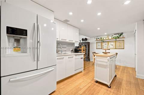 10205 Collins Ave 206, Bal Harbour FL - photo 7 of 37