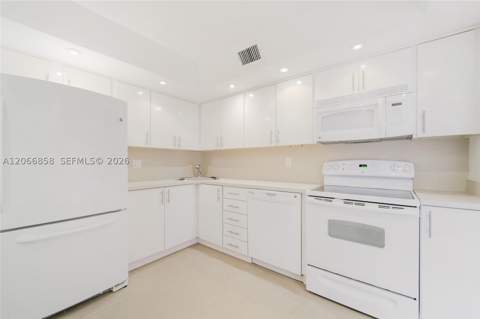 210 Sea View Dr 409, Key Biscayne FL - photo 13 of 16