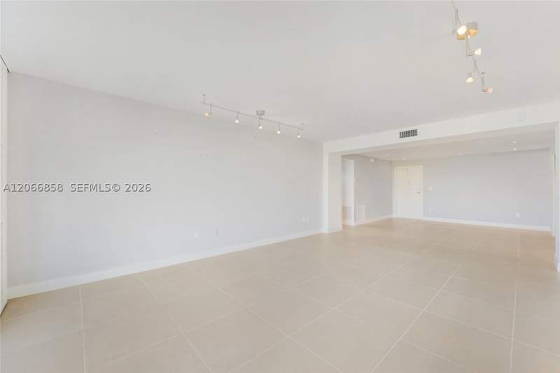 2 bedroom Condominium at 210 Sea View Dr 409, Cape Florida Club Condo P, Key Biscayne — photo 4