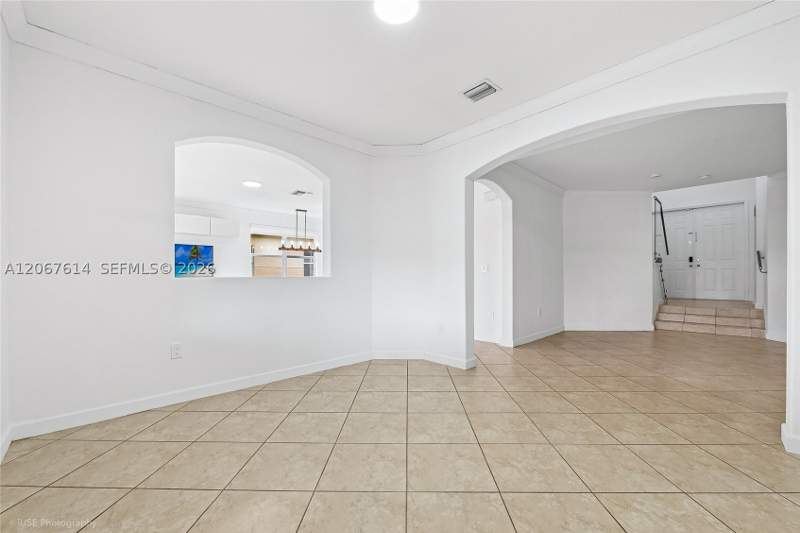 4 bedroom Townhouse at 8666 NW 109th Ct 8666, Islands At Doral Townhome, Doral — photo 2