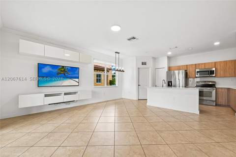 8666 NW 109th Ct 8666, Doral FL - photo 6 of 19