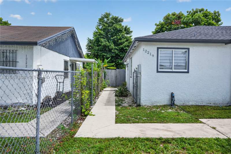 3 bedroom SingleFamilyResidence at 12219 SW 198th Ter, Oak Park Estates Sec 2, Miami — photo 2