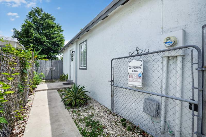 3 bedroom SingleFamilyResidence at 12219 SW 198th Ter, Oak Park Estates Sec 2, Miami — photo 3