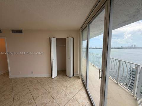 7601 E Treasure Dr 2007, North Bay Village FL - photo 12 of 20