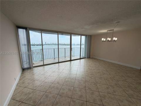 7601 E Treasure Dr 2007, North Bay Village FL - photo 6 of 20