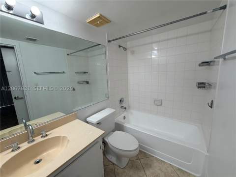 7601 E Treasure Dr 2007, North Bay Village FL - photo 8 of 20