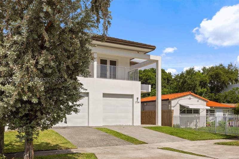 3 bedroom Townhouse at 2784 SW 34th Ave, Silver Bluff Gardens, Miami — photo 2