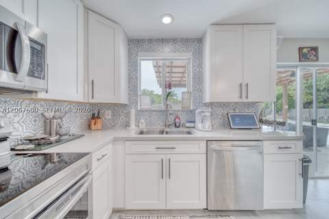 8611 SW 207th Ter, Cutler Bay FL - photo 17 of 46