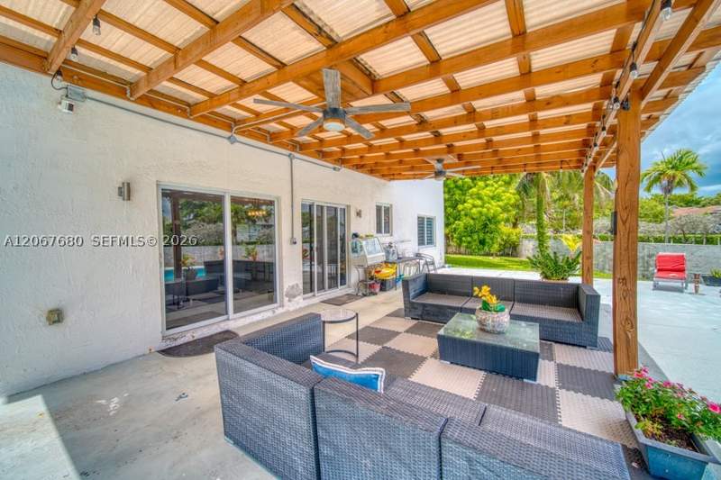4 bedroom SingleFamilyResidence at 8611 SW 207th Ter, Centennial Sec 3, Cutler Bay — photo 4