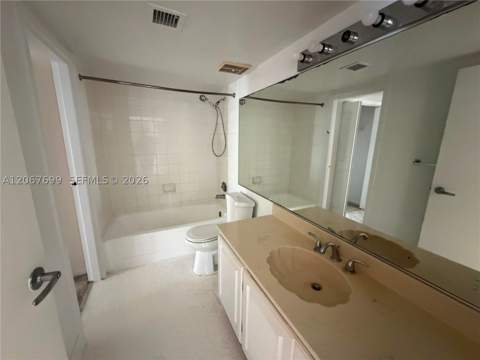 7601 E Treasure Dr 2220, North Bay Village FL - photo 6 of 21