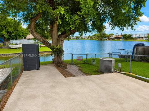 1720 W 75th St, Hialeah FL - photo 11 of 25